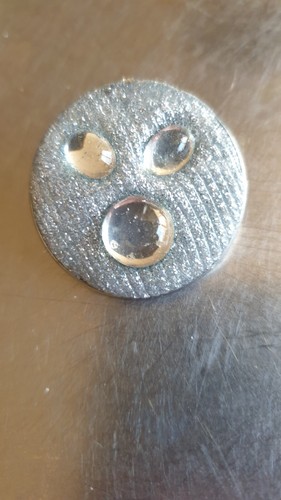 Schöne brosche auf - schöne,